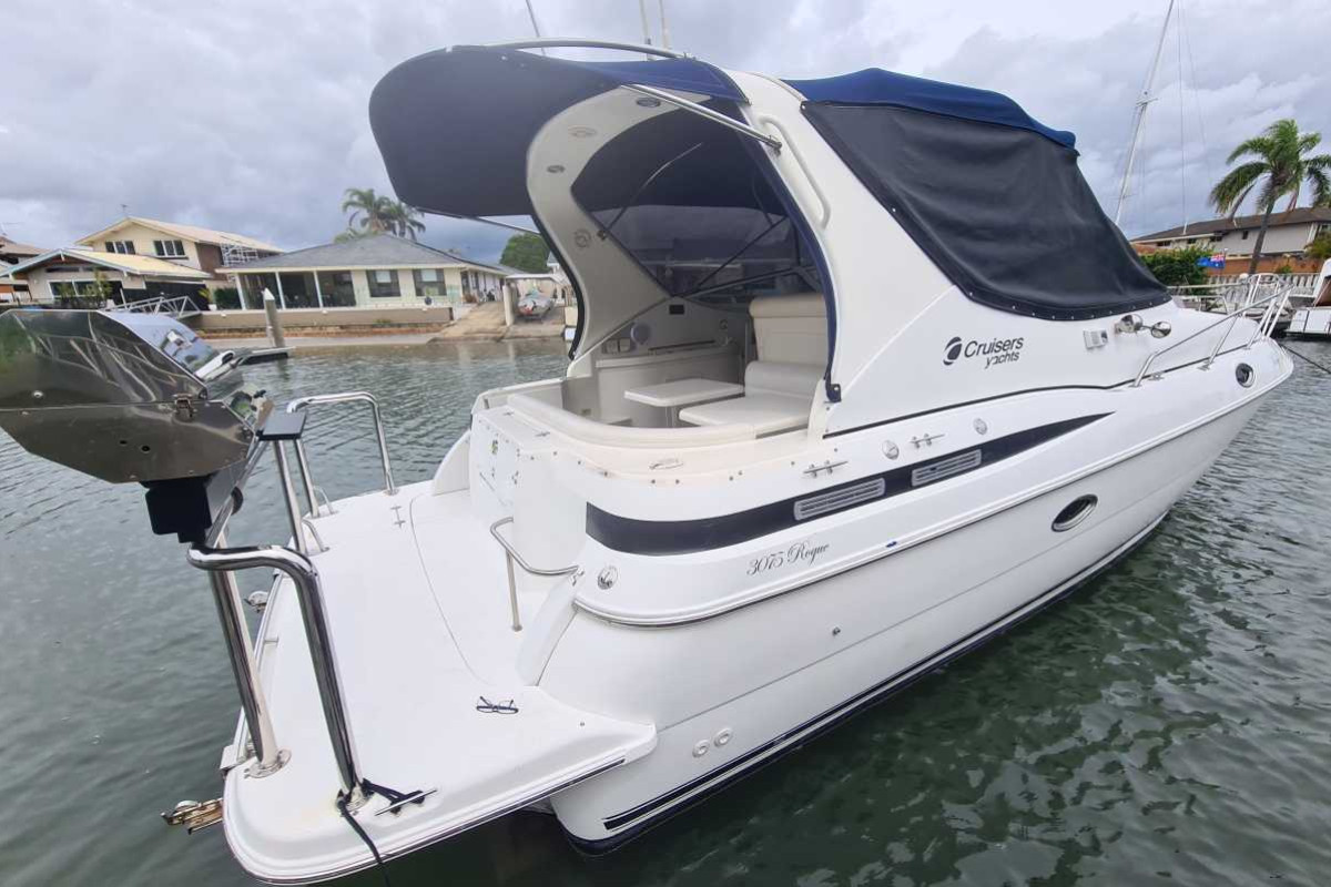 Cruisers Yachts 3075 Rogue