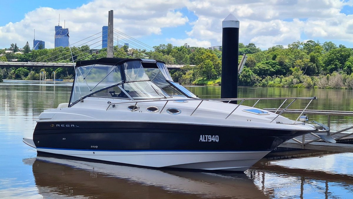 Regal 2765 Commodore for sale 